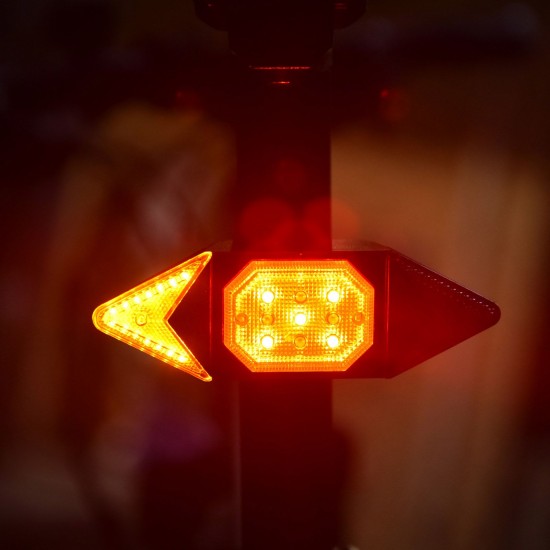 LED Turn Signal Bike Light USB Rechargeable Bicycle Tail Light with Direction Indicator Waterproof Cycling Safety Light Intelligent Remote Control Cycling Rear Bright Light Warning Lamp